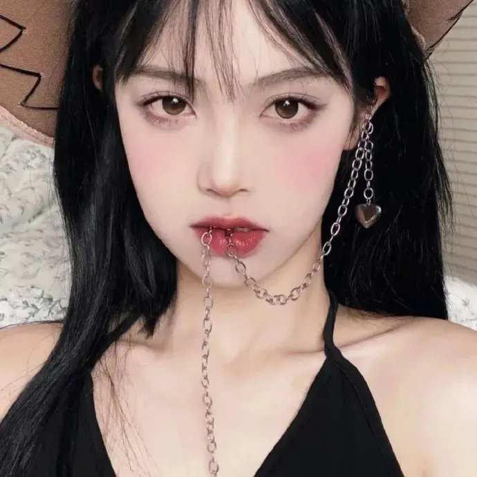 笼子里的女人